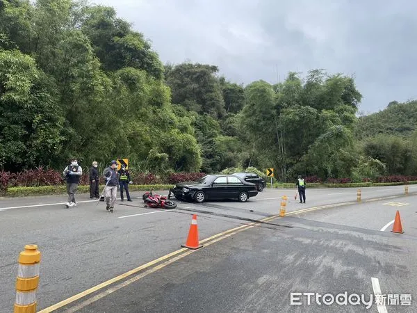 ▲▼台3線苗栗三灣路段大重機騎士過彎撞對向自小客車，騎士傷重送醫。（圖／記者蔡文淵翻攝）