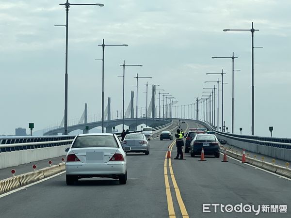 ▲▼金門大橋開通後11月3日發生首起死亡車禍。（圖／記者林名揚攝）