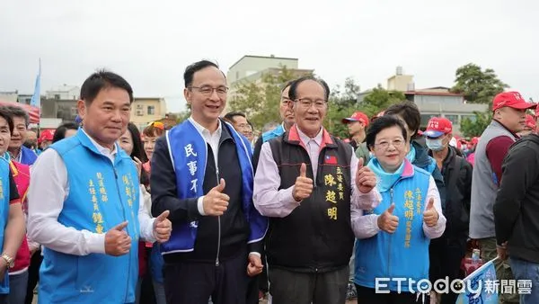 ▲▼尋求4連霸的陳超明，3日上午在竹南成立競選總部，國民黨主朱立倫，苗栗縣長鍾東錦等多名藍營政要到場推薦。（圖／陳超明競選總部提供）