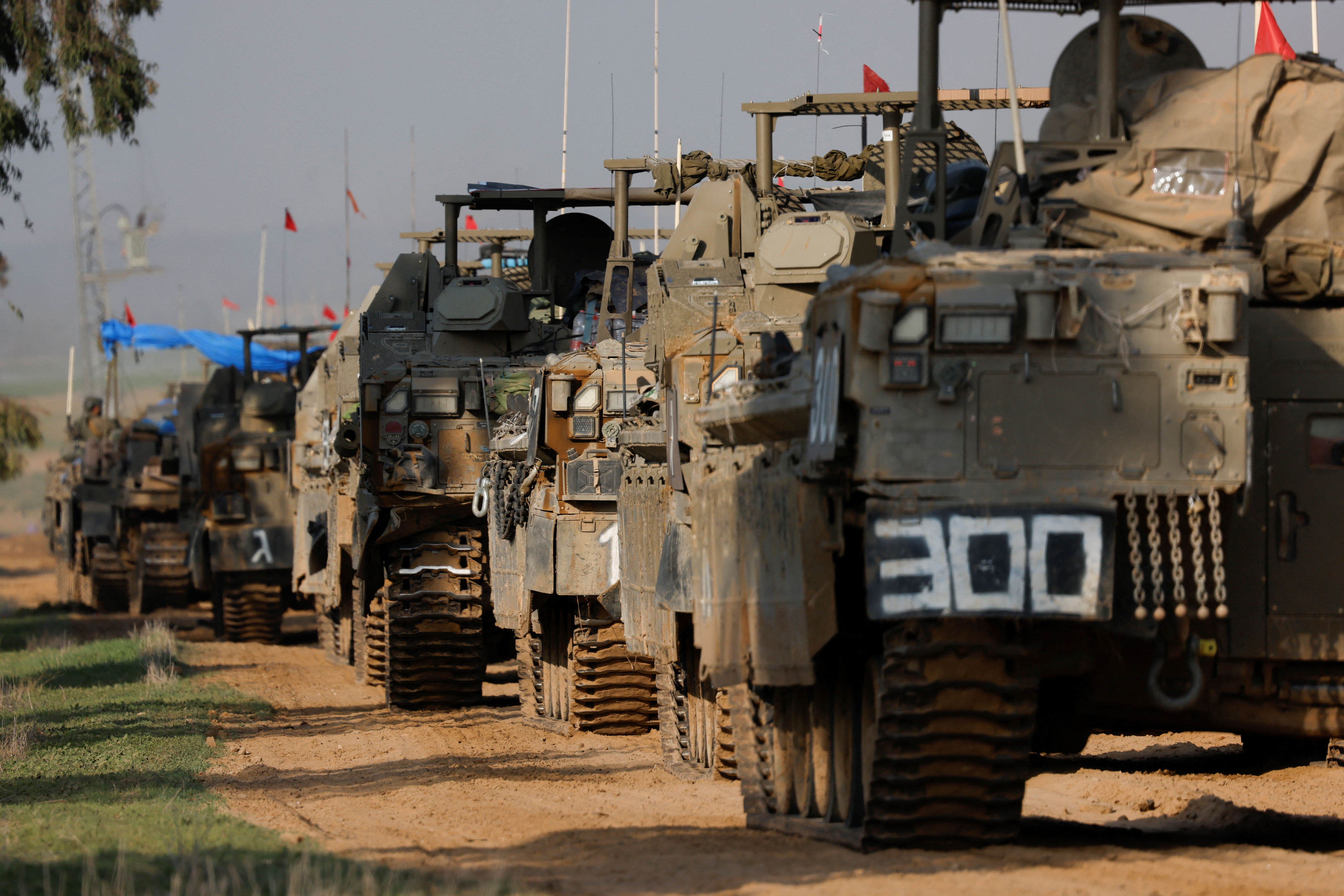 ▲以色列地面行動擴大至加薩全境，大量坦克人員開進南部。（圖／路透）