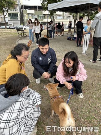 ▲台南市議員蔡宗豪及社團法人台灣流浪動物永續發展協會、動保處、社會局共同協辦的音樂會及毛小孩的領養活動。（圖／記者林東良翻攝，下同）