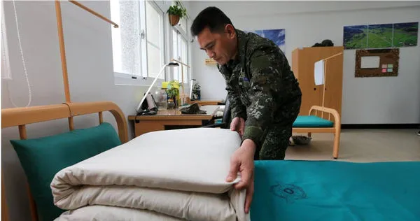 「摺豆腐」的棉被技巧是許多人當兵服役的回憶。（示意圖／報系資料照）