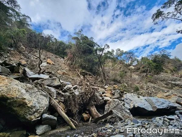 ▲抗日英雄莫那魯道當年最後藏身的仁愛鄉馬海濮岩窟，日前被山友發現已坍塌。（圖／民眾提供）