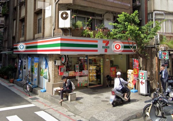 台灣超商提供多樣化貼心服務，但也常見許多奧客的離譜行為。（示意圖，翻攝Google Maps）