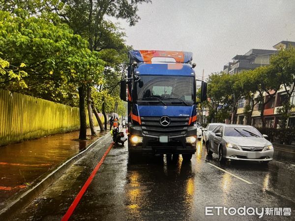 ▲桃園市中壢區中華路、遠東路口4日下午2時發生一起死亡車禍。（圖／記者沈繼昌翻攝，下同）