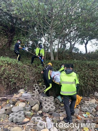 ▲▼ 新北淡水河驚見浮屍            。（圖／記者戴上容翻攝）