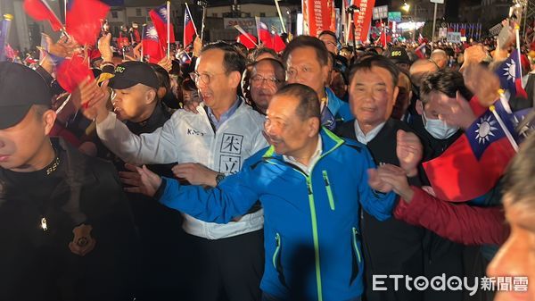 ▲▼國民黨苗栗大造勢破2萬人！侯友宜進場走10分鐘　1.5萬張椅子不夠坐。（圖／記者蔡文淵翻攝）