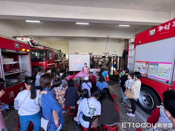 ▲台南市消防局第二大隊推廣防火防災應從小做起，6日於麻豆分隊隊部舉辦家庭親子防火宣導活動。（圖／記者林東良翻攝，下同）