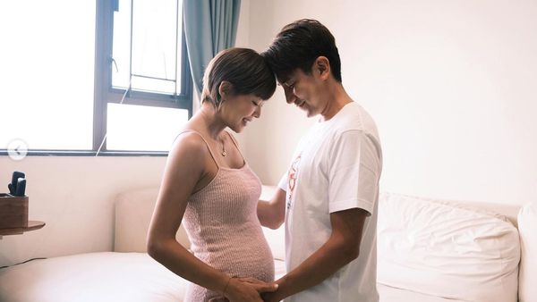 ▲洪永城和梁諾妍在社群宣佈懷孕喜訊。（圖／翻攝自Instagram／guruhung）
