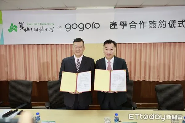 ▲崑山科技大學攜手智慧電動機車領頭羊Gogoro，由崑大李天祥校長與Gogoro副總經理郭錦程共同簽署「產業人才培育及技術研發合作備忘錄」。（圖／記者林東良翻攝，下同）