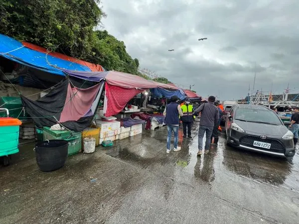 ▲▼大溪漁港漁市場外88攤漁民經營的「現撈仔」攤位。（圖／宜縣府提供，下同）