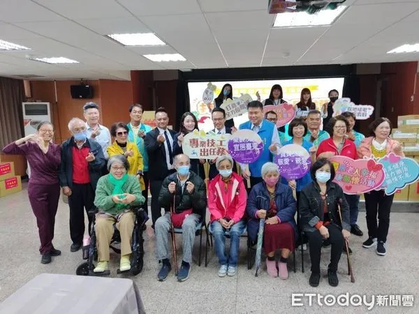 ▲縣府於7日在社會處大禮堂舉辦「獨居老人幸福安康關懷活動」。（圖／記者楊漢聲翻攝）