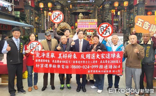 ▲▼基隆地檢署「基隆廟口 百攤百位 逗陣來反賄」活動，檢察長李嘉明，主任檢察官陳照世。（圖／基隆地檢署提供）