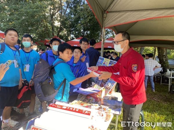 ▲台南市消防局第一大隊舉辦「府城少年育樂營」，針對來訪的200多位青少年實施防火防災觀念宣導。（圖／記者林東良翻攝，下同）