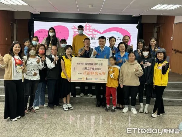 ▲國際扶輪3510地區捐贈台東縣弱勢子女獎助學金。（圖／記者楊漢聲翻攝）