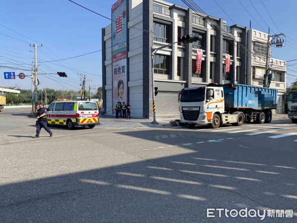 ▲▼            彰化曳引車撞死機車騎士。（圖／民眾提供）