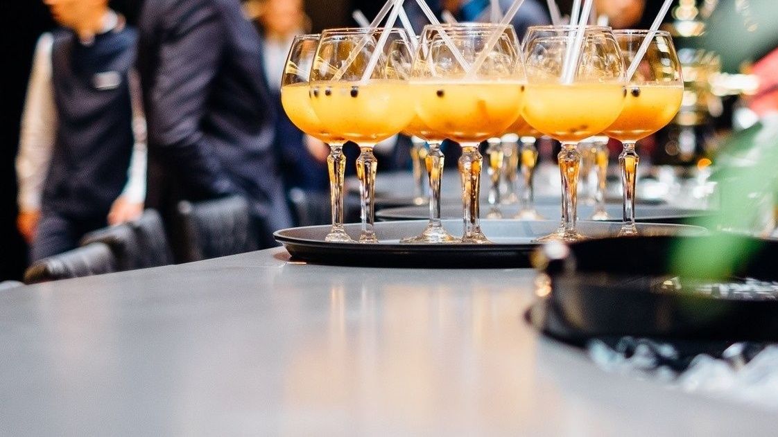 ▲▼尾牙,聚會,公司聚會,寒暄,社交,聊天。（圖／取自免費圖庫Wunderstock）