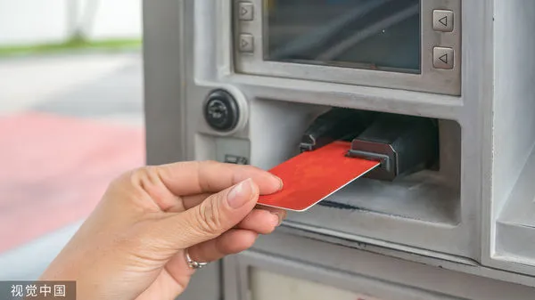 ▲▼領錢,銀行,存錢,ATM。（圖／CFP）