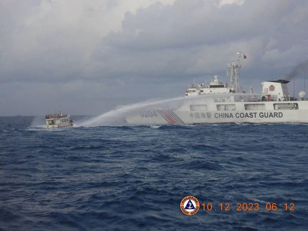 ▲▼中國大陸與菲律賓船隻在仁愛礁發生衝突。（圖／Philippine Coast Guard）