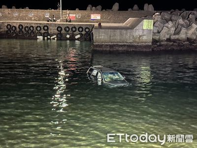 快訊／金山水尾漁港凌晨「轎車突墜海」　警消下水救出1人緊急送醫