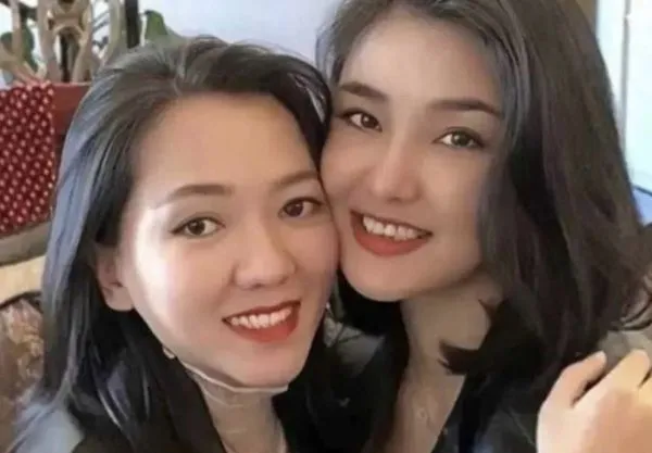 ▲白應蘭（圖右）與閨蜜魏榕（圖左）被認為是緬北的「蛇蠍雙姝」。（圖／翻攝微博）