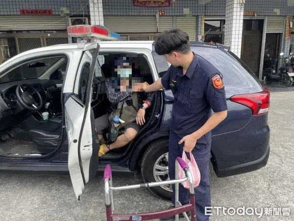 ▲屏東警分局崇蘭派出所警員陳昇及吳明蒼助陳男平安返家             。（圖／記者陳崑福翻攝）