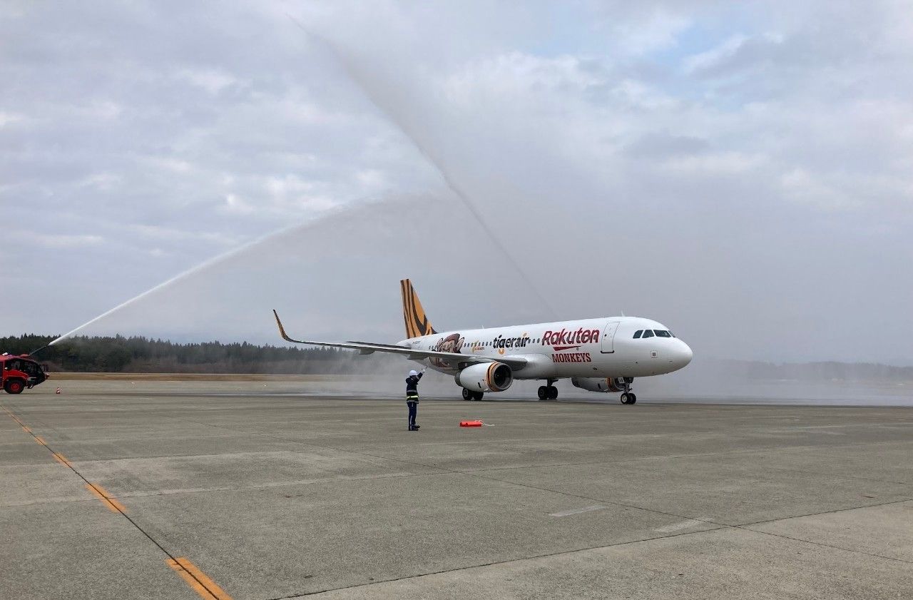 ▲昨日秋田機場安排灑水慶祝儀式迎接台灣虎航首航班機。（圖／台虎提供）