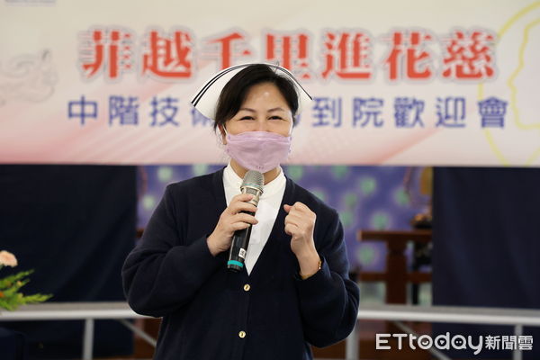 ▲▼花蓮慈院組成溫馨接機團隊在桃園國際機場，迎接六名慈科大畢業生。（圖／慈濟醫學中心提供，下同）