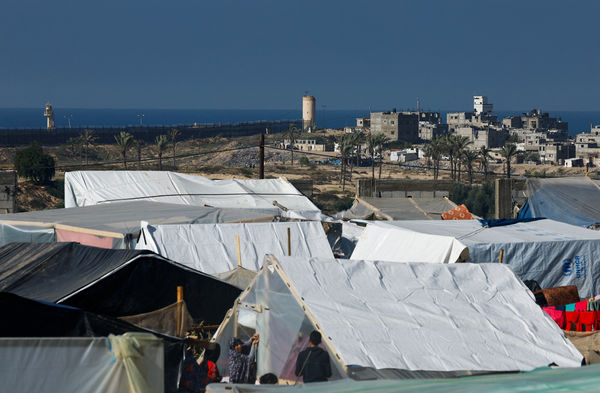 ▲▼加薩走廊南部靠近埃及邊境的城市拉法（Rafah）一處帳篷難民營。（圖／路透）