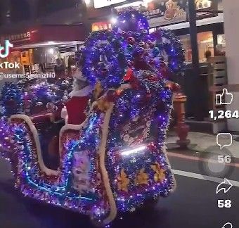 ▲台南1名蔡姓長者，將其「醫療用電動代步車」將飾成聖誕老人雪橇出現在台南街道，被網友PO網。（圖／翻攝自臉書台南府城大小事，下同）