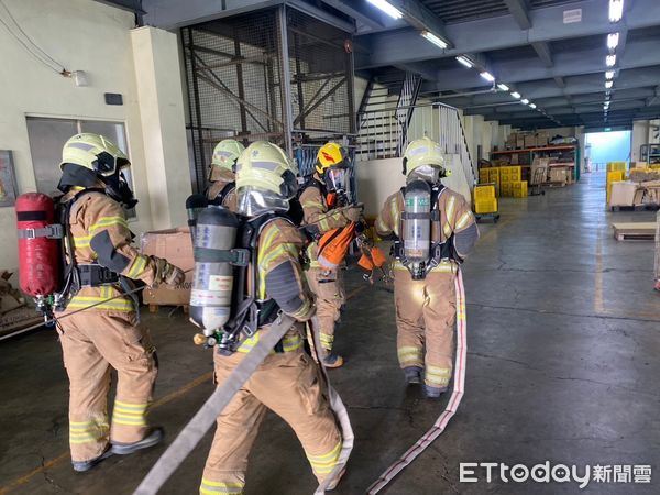 ▲台南市消防局第二救災救護大隊，於下營區「川陵實業有限公司-PU廠」辦理化學災害搶救演練。（圖／記者林東良翻攝，下同）