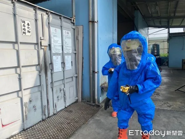 ▲台南市消防局第二救災救護大隊，於下營區「川陵實業有限公司-PU廠」辦理化學災害搶救演練。（圖／記者林東良翻攝，下同）