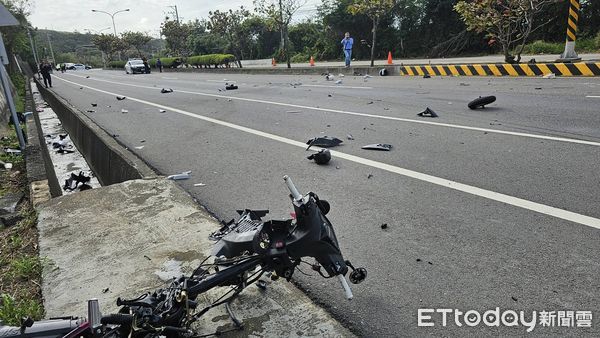 ▲▼        台1線雙載機車遭撞，20歲男女噴飛雙亡，機車幾乎粉碎解體     。（圖／記者蔡文淵翻攝）