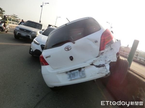 ▲雙園大橋3車交通事故           。（圖／記者陳崑福翻攝）