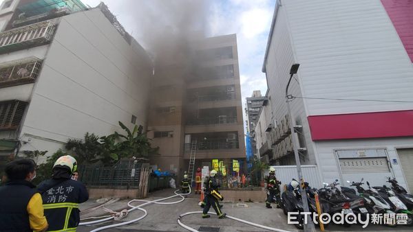 ▲▼台北市長春路大樓火警。（圖／記者黃彥傑攝）