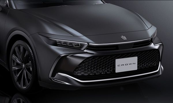 ▲TOYOTA帶來最新的Crown Crossover黑化特仕車！（圖／翻攝自TOYOTA，以下同）