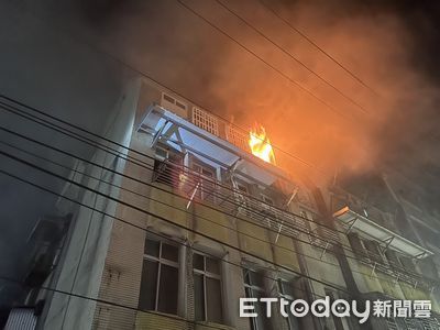 快訊／基隆4層樓民宅大火　驚人烈焰衝出窗戶