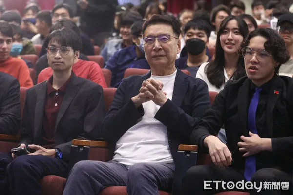 ▲國民黨副總統候選人趙少康出席政大「青年與副總統候選人座談」。（圖／記者林敬旻攝）