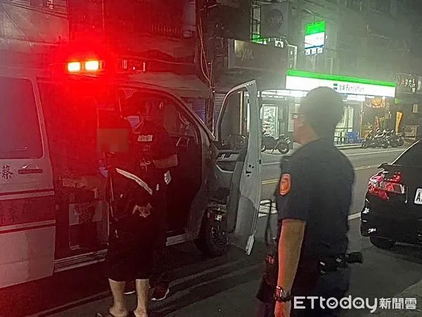 ▲里港警分局新圍派出所警員陳柏菁助移工即時就醫             。（圖／記者陳崑福翻攝）