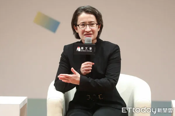 ▲民進黨副總統參選人蕭美琴出席《時代如何轉了彎：蔡英文與臺灣轉型八年》新書發表會。（圖／記者林敬旻攝）