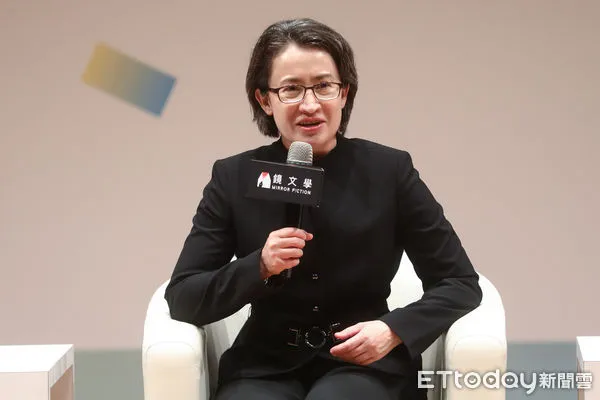 ▲民進黨副總統參選人蕭美琴出席《時代如何轉了彎：蔡英文與臺灣轉型八年》新書發表會。（圖／記者林敬旻攝）