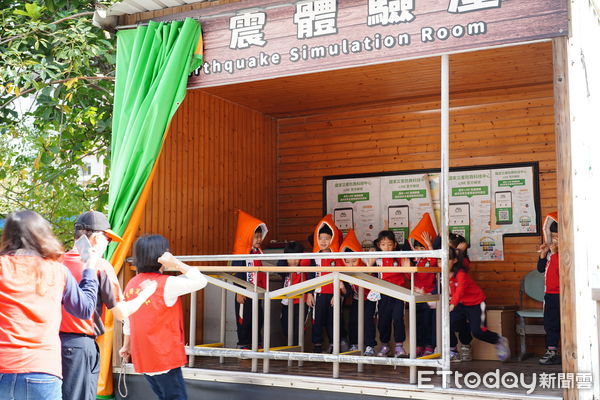 ▲台南市林美燕議員服務處與台南市及台南婦女聯合會，辦理6所幼兒園聯合參訪防災教育館，消防教育從小扎根。（圖／記者林東良翻攝，下同）