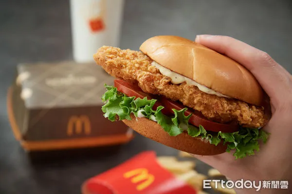 ▲▼麥當勞BLT辣脆鷄腿堡（圖／業者提供）