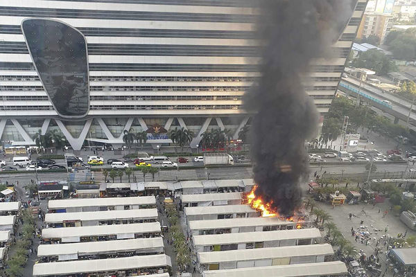 ▲▼泰國曼谷的喬德夜市（Jodd Fairs）13日發生火災。（圖／CFP）