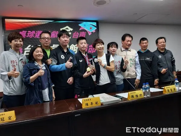 ▲立委陳亭妃及市議員陳怡珍、周麗津，邀集教育部體育署、市府體育局等單位，力爭恢復桌球基層訓練站及爭取桌球館的宿舍修復經費，重振台南桌球王國美譽。（圖／記者林東良翻攝）