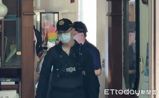 ▲台南市歸仁發生子殺母命案，許姓男子疑不堪長期照顧79歲老母，涉嫌持刀刺殺老母傷重不治，檢察官完成相驗，胸前3刀是致命傷。（圖／記者林東良翻攝，下同）