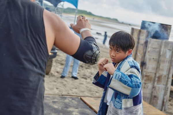 ▲陳昊森在賀歲大片《小子》打拳、耍刀、跑酷帥炸，導演狂讚有武術天分。（圖／良人行提供）