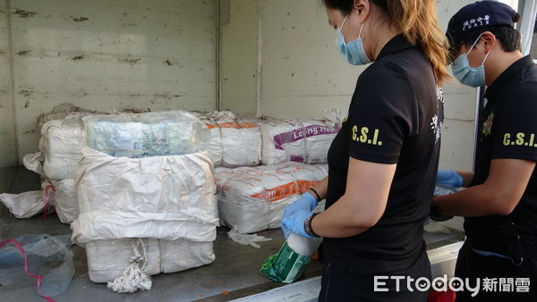 ▲▼858公斤K毒從柬埔寨運來台，20幹員國道圍捕攔車。（圖／記者郭世賢翻攝）