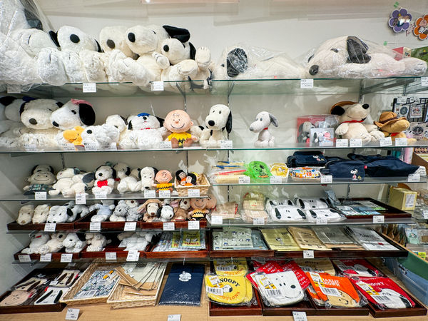 ▲▼九州大分SNOOPY由布院「SNOOPY茶屋」，全日本第一家史努比茶屋．商品部也好好逛．史努比迷必買限定商品（圖／VIVIYU小世界提供）