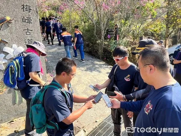 ▲台南市消防局第二大隊為有效提升山域救援時效及強化山域搜救專業技巧，在梅嶺風景區辦理山域搜救訓練。（圖／記者林東良翻攝，下同）